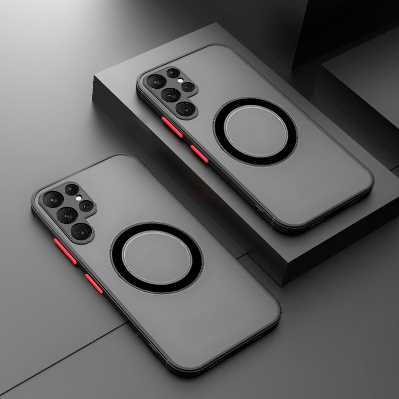 Twee zwarte matte telefoonhoesjes met magnetische ring, camera-uitsparing, liggend op zwart oppervlak | Boutique Moda