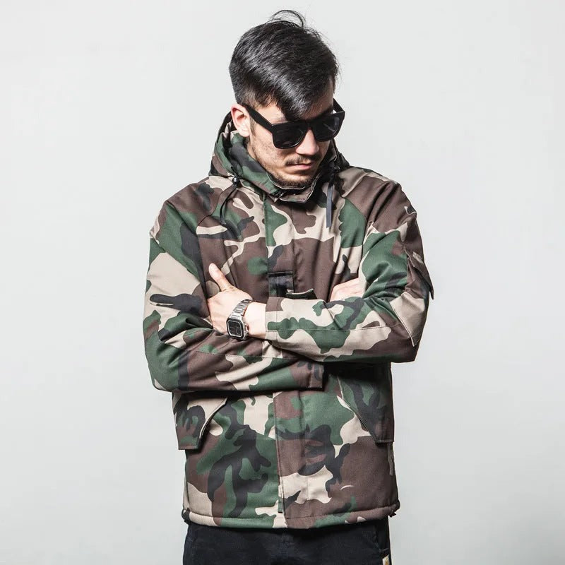 Camouflage parka voor heren met capuchon in camouflage, gedragen, vooraanzicht