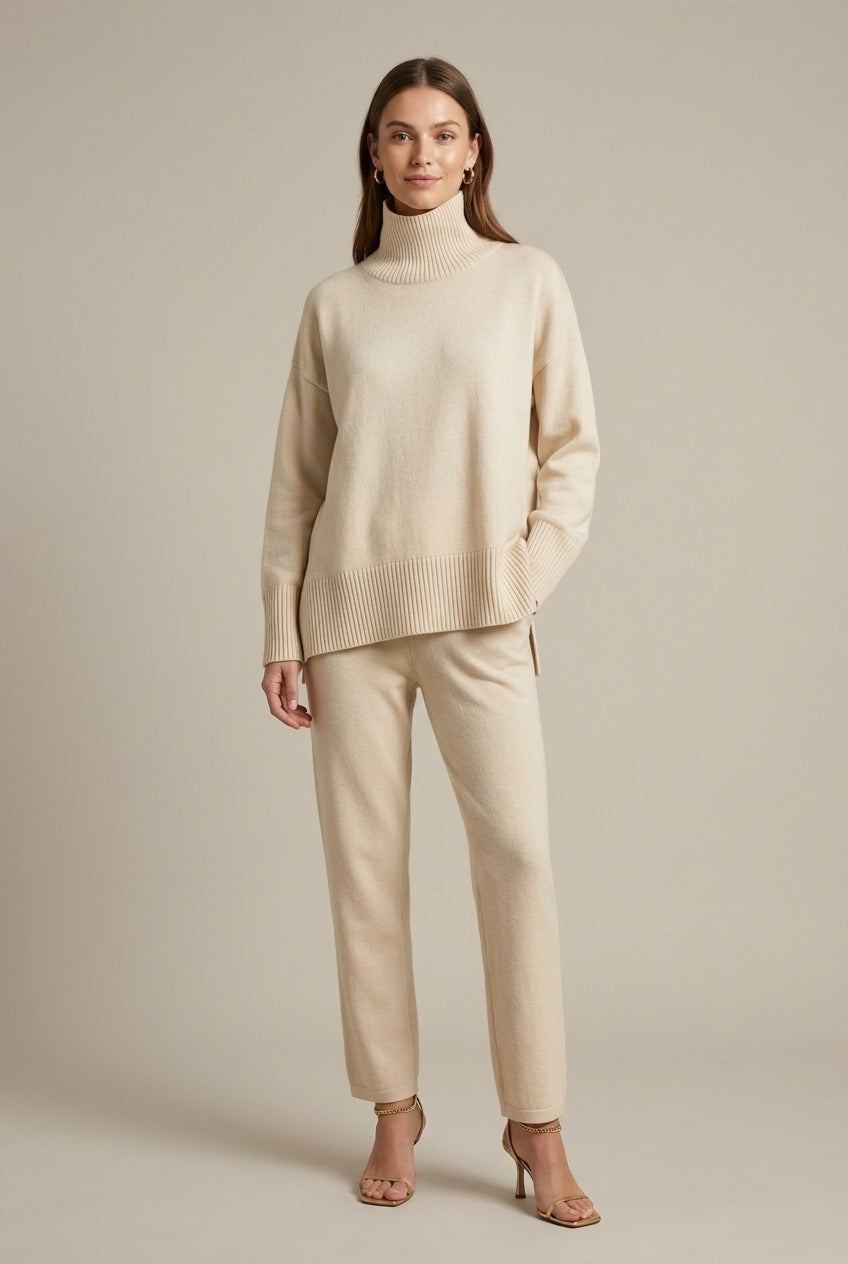 Beige gebreid huispak met coltrui en broek