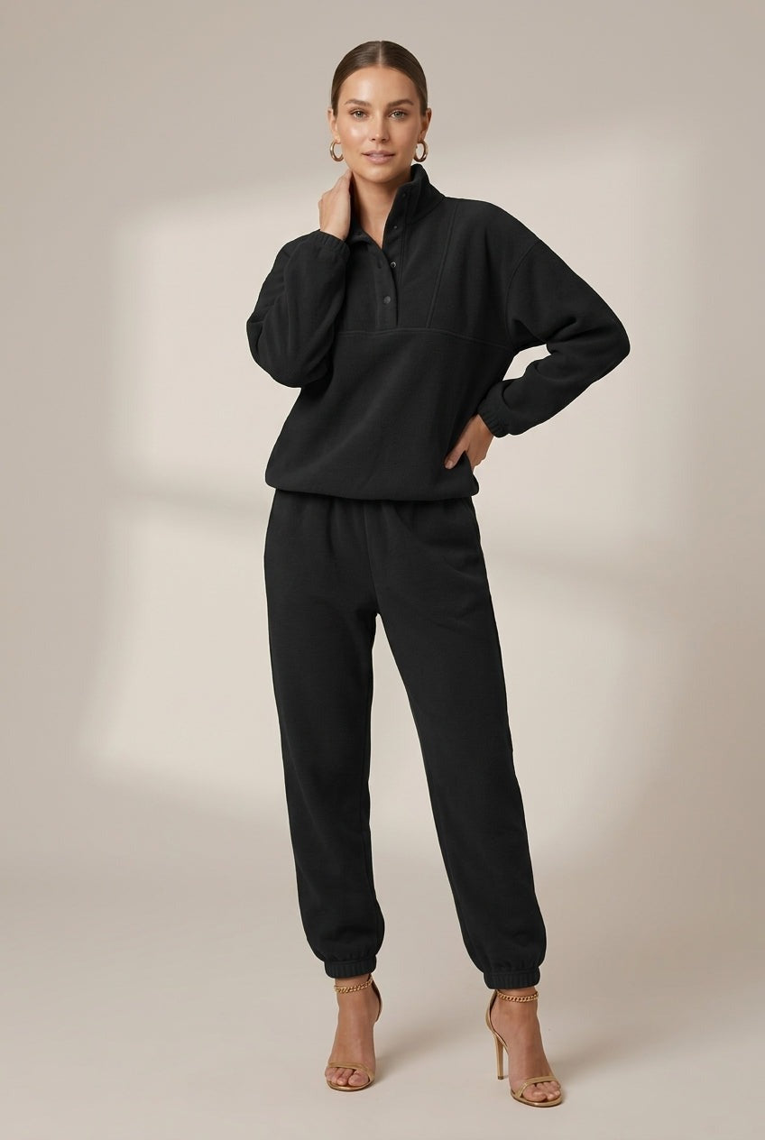 Zwart fleece huispak met opstaande kraag en joggingbroek