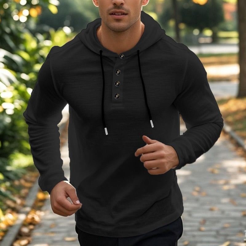 Henley hoodie met knoopsluiting voor heren in zwart, gedragen, voorkant