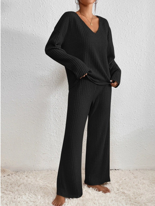 Zwarte geribde loungewearset met V-halstrui en wijde broek