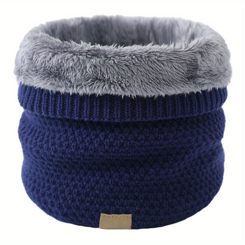 Gevoerde gebreide nekwarmer in marineblauw, productfoto