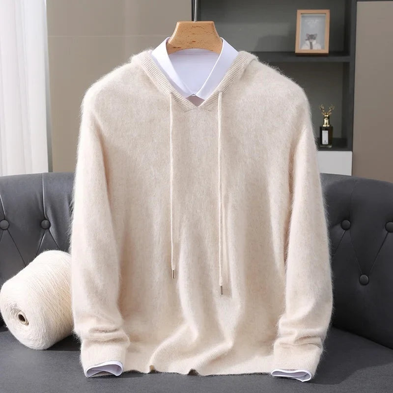 Lichte gebreide hoodie voor heren in beige, op een hanger, voorkant