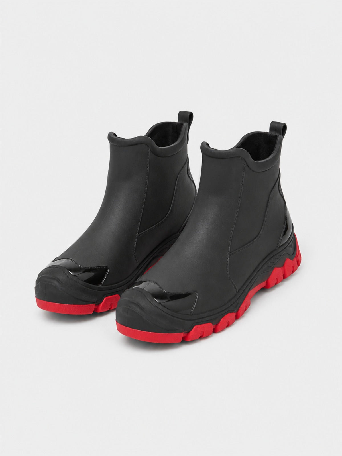 Chelsea-regenlaarsjes in zwart-rood, productfoto