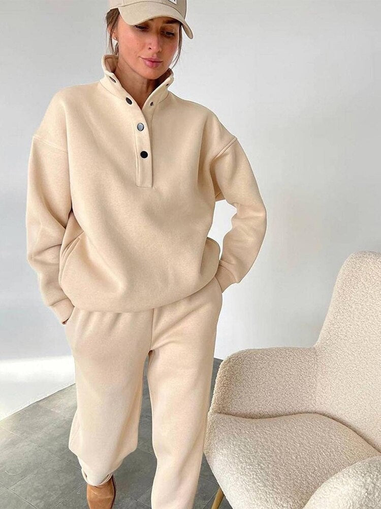 Fleece huispak met opstaande kraag en drukknopen in beige, vooraanzicht