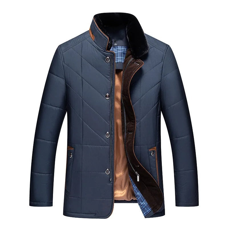 Gewatteerde herenjas in marineblauw met kraag van imitatiebont, productfoto, voorkant
