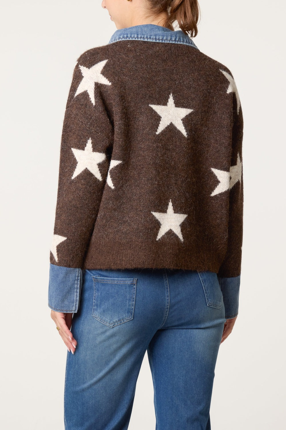 Trui met sterren en denim kraag in bruin/crème, achteraanzicht
