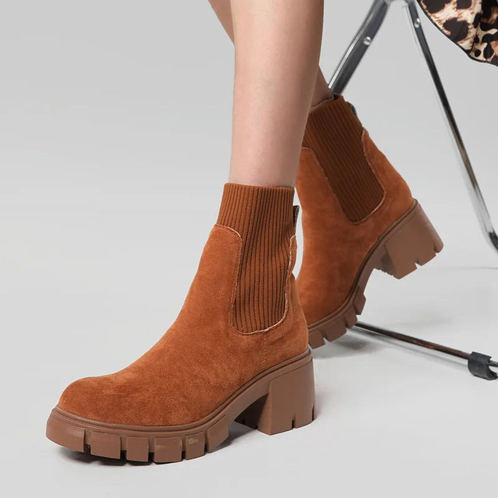 Bruine Chelsea boots met plateauzool, gedragen