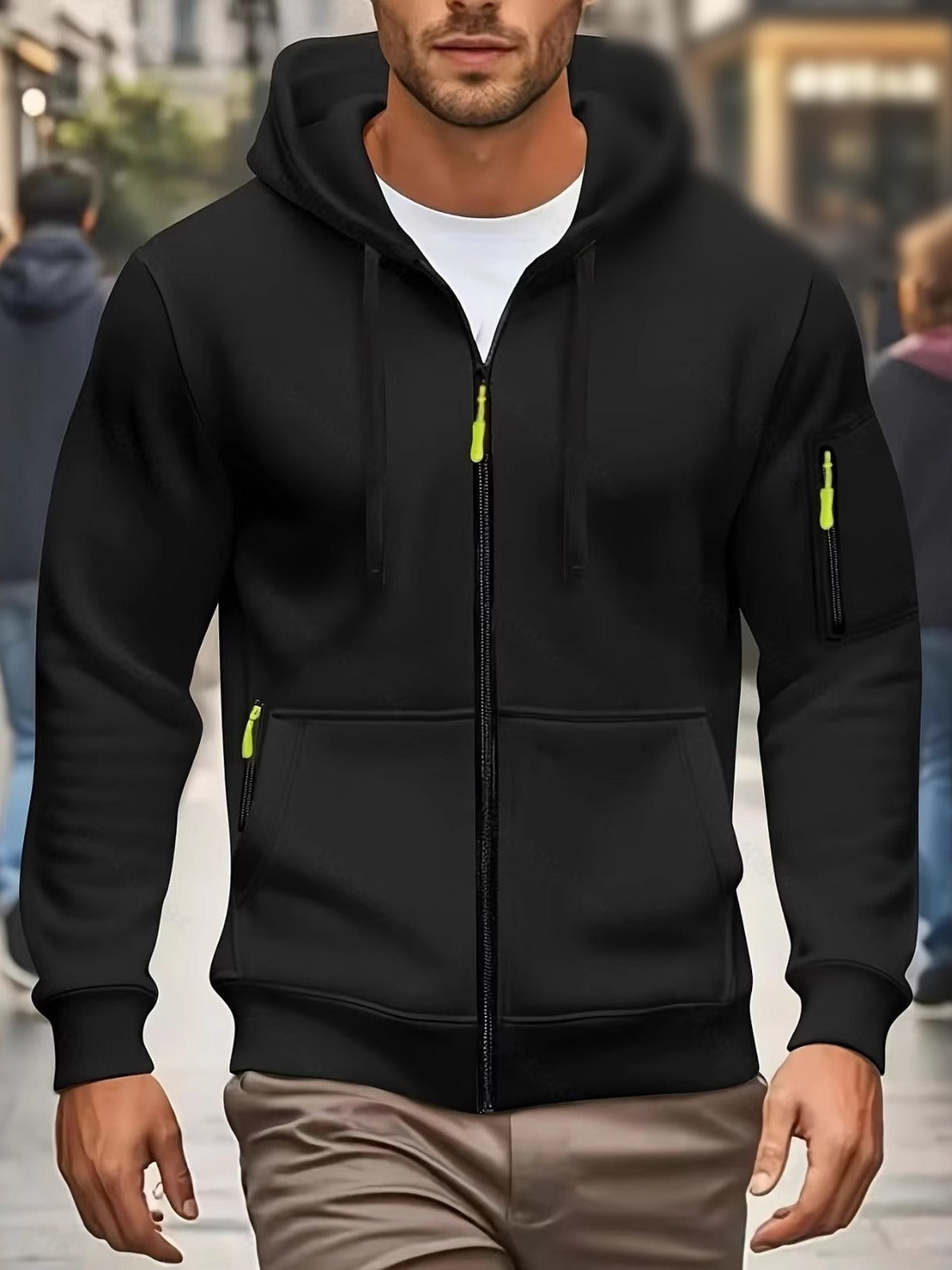 Sweatvest met capuchon en mouwzak voor heren in zwart, gedragen, voorkant