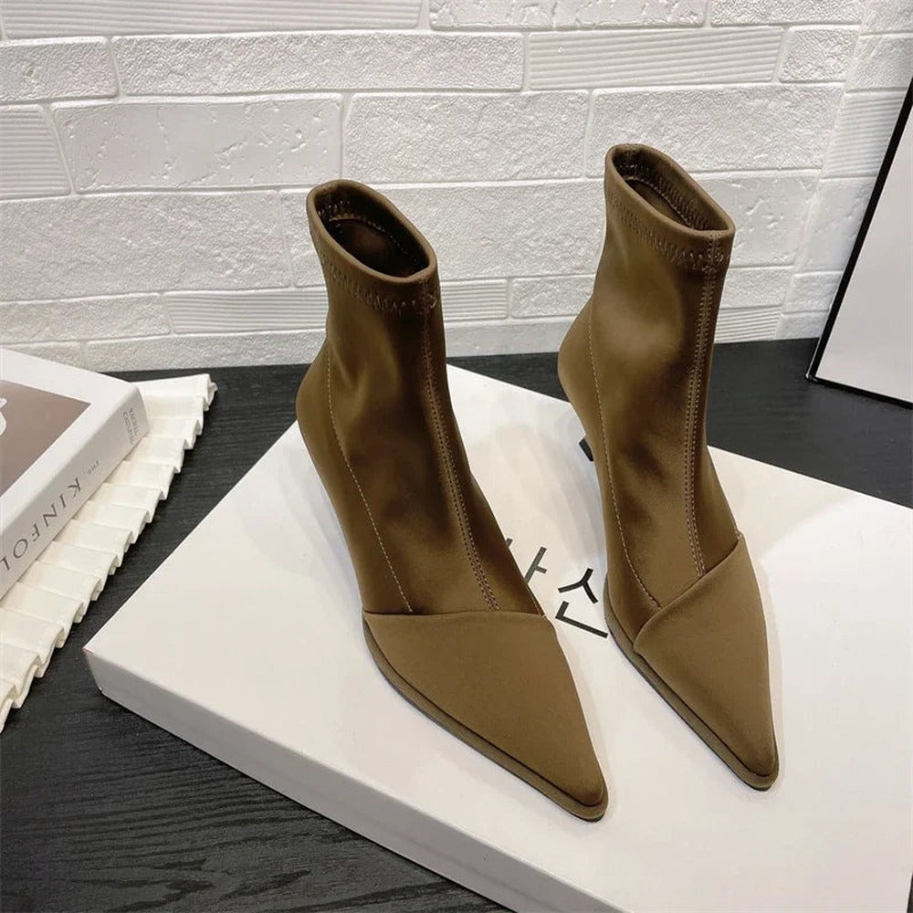 Kakikleurige stretch sock boots, vooraanzicht