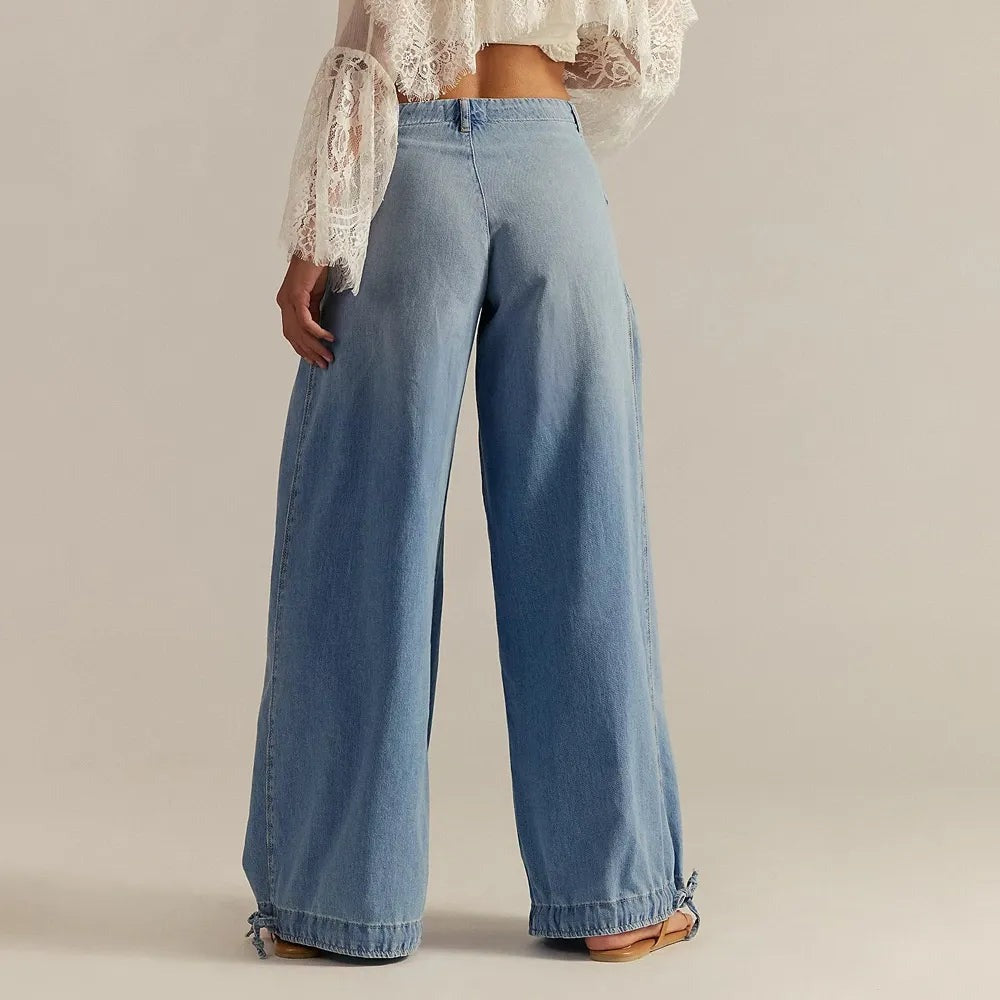Lichtblauwe wide leg jeans, achterkant