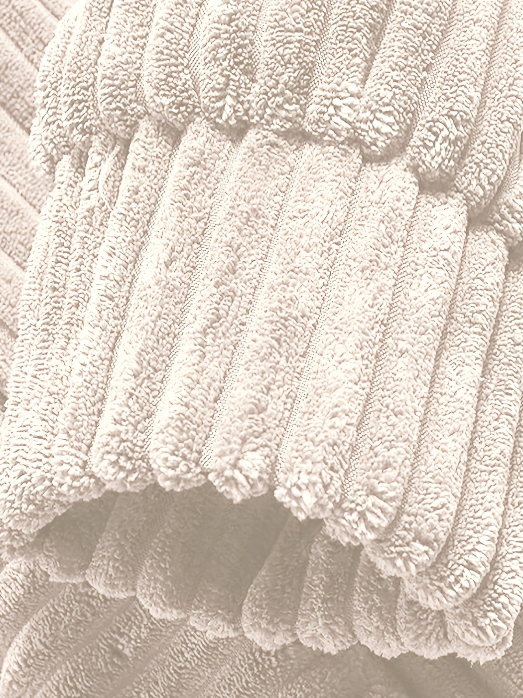 Ribcord hoodie voor heren in gebroken wit, close-up van de geribde boord en zoom
