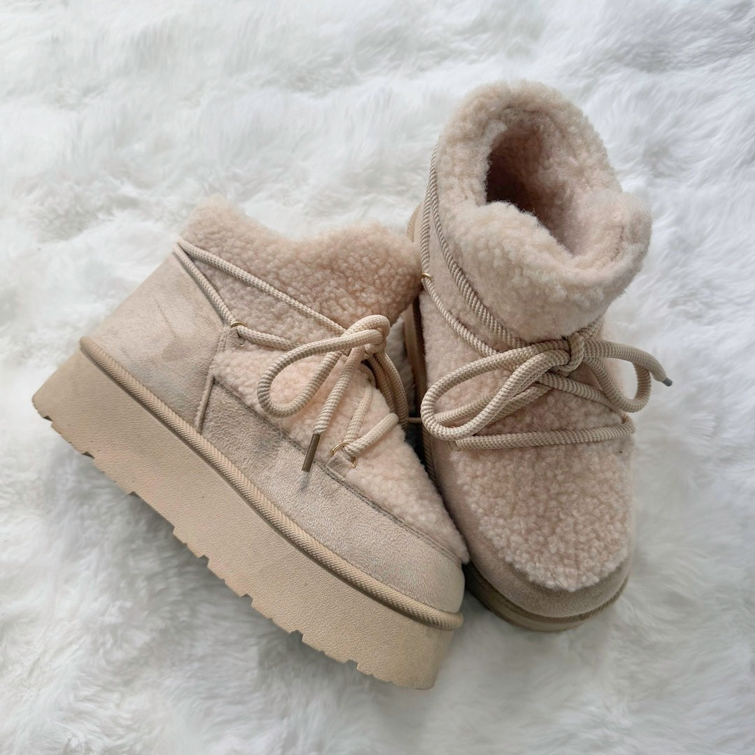 Beige plateaulaarzen met teddy