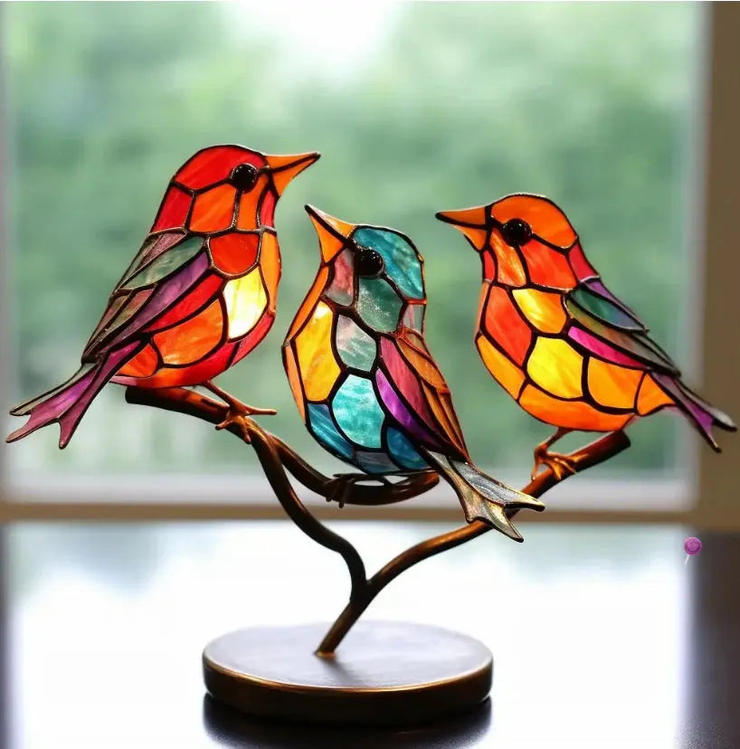 Drie kleurrijke glas-in-lood vogels op metalen standaard, decoratief beeldje op tak | Boutique Moda
