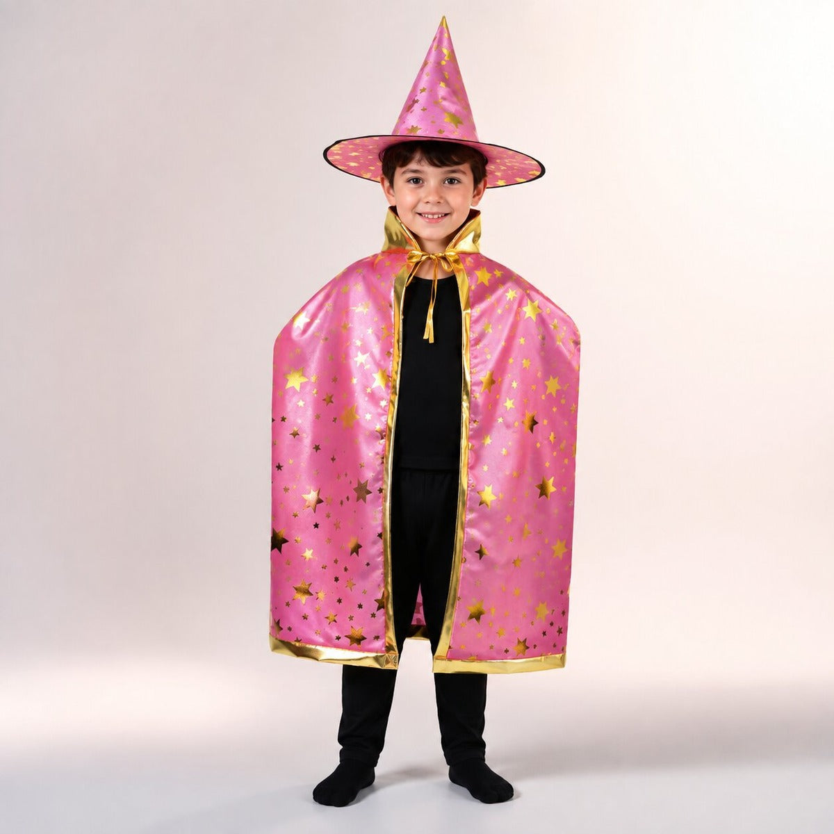 Roze cape met gouden sterren en roze puntige hoed
