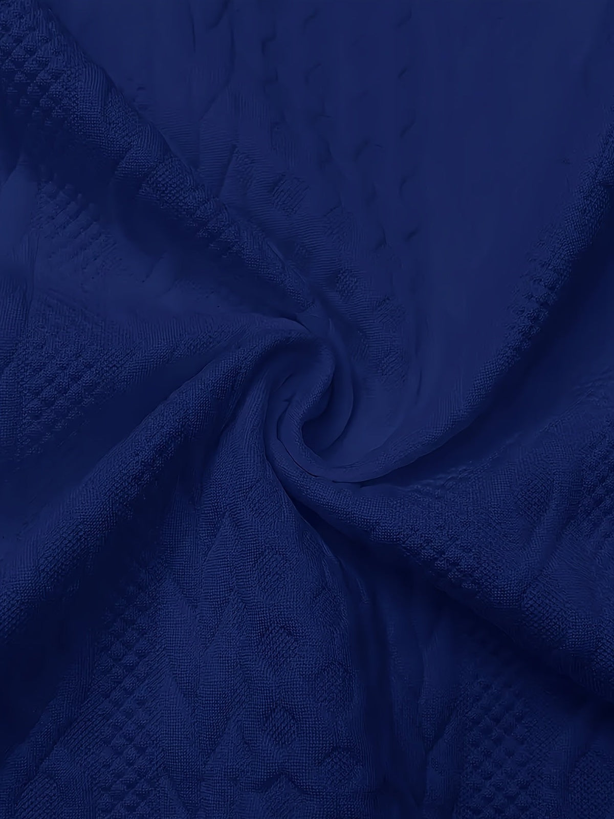 Close-up van het structuurpatroon van de koningsblauwe hoodie | Boutique Moda