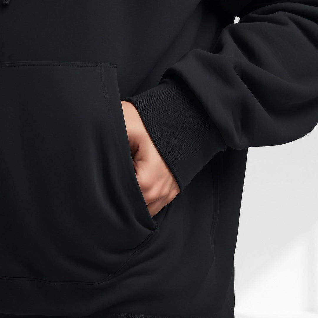 Oversized hoodie met verlaagde schouders voor heren in zwart, close-up van de buidelzak