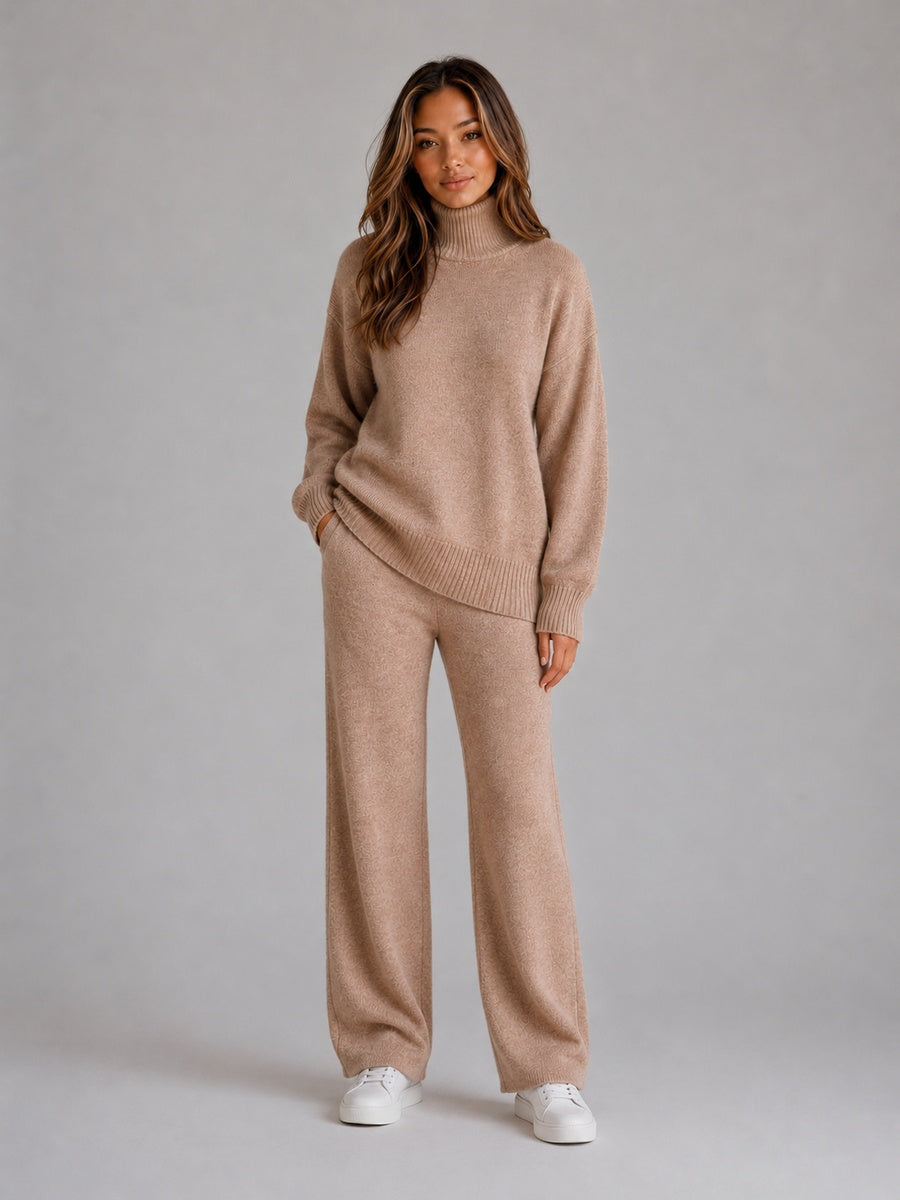 Gebreid huispak in camel met coltrui en wijde broek, voorkant