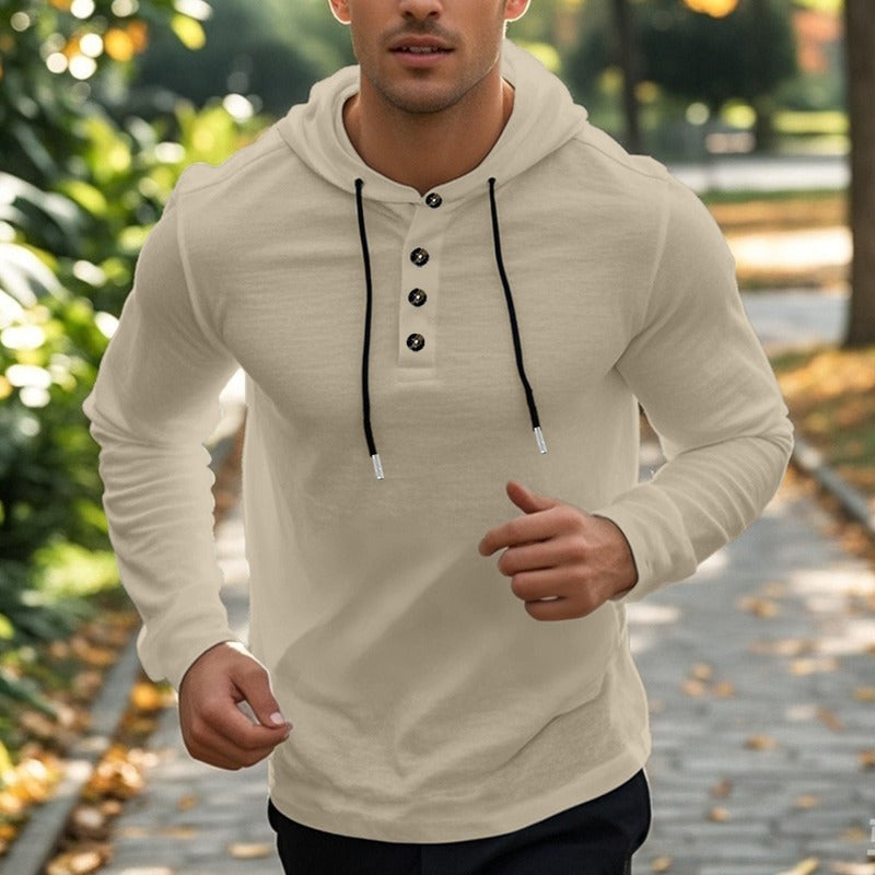Henley hoodie met knoopsluiting voor heren in beige, gedragen, voorkant