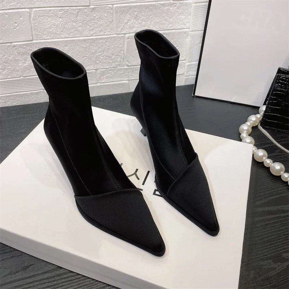 Zwarte stretch sock boots met puntige neus