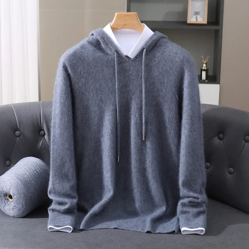 Lichte gebreide hoodie voor heren in blauwgrijs, op een hanger, voorkant