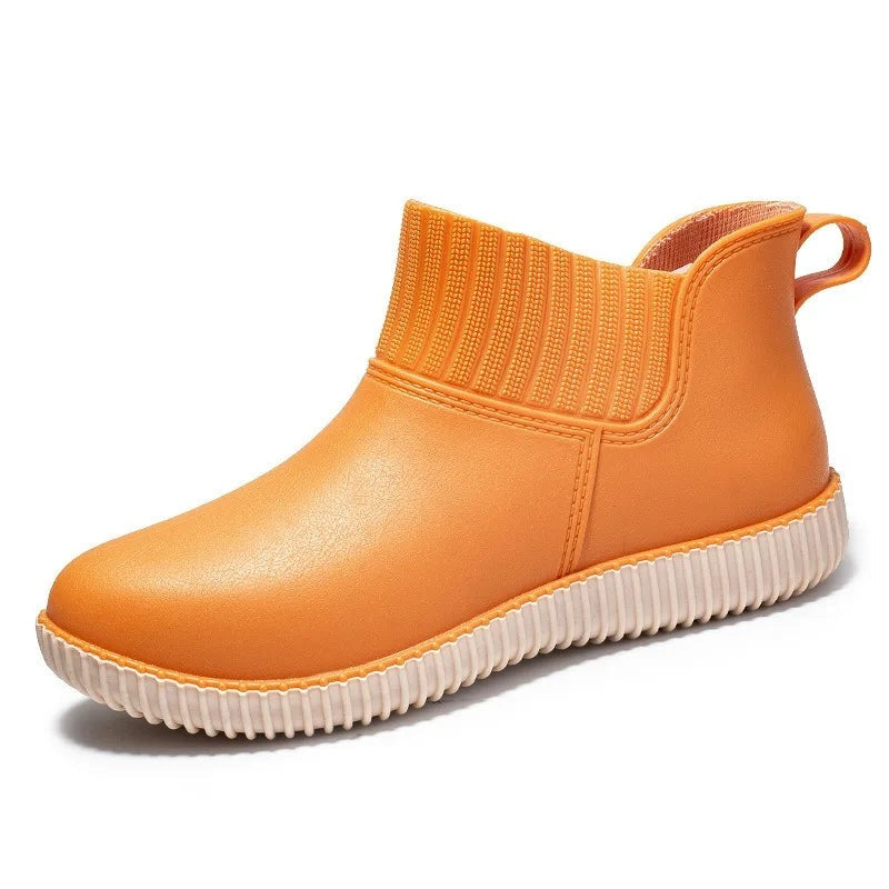 Waterdichte regenschoenen met gebreide boord in oranje, productfoto, zijaanzicht