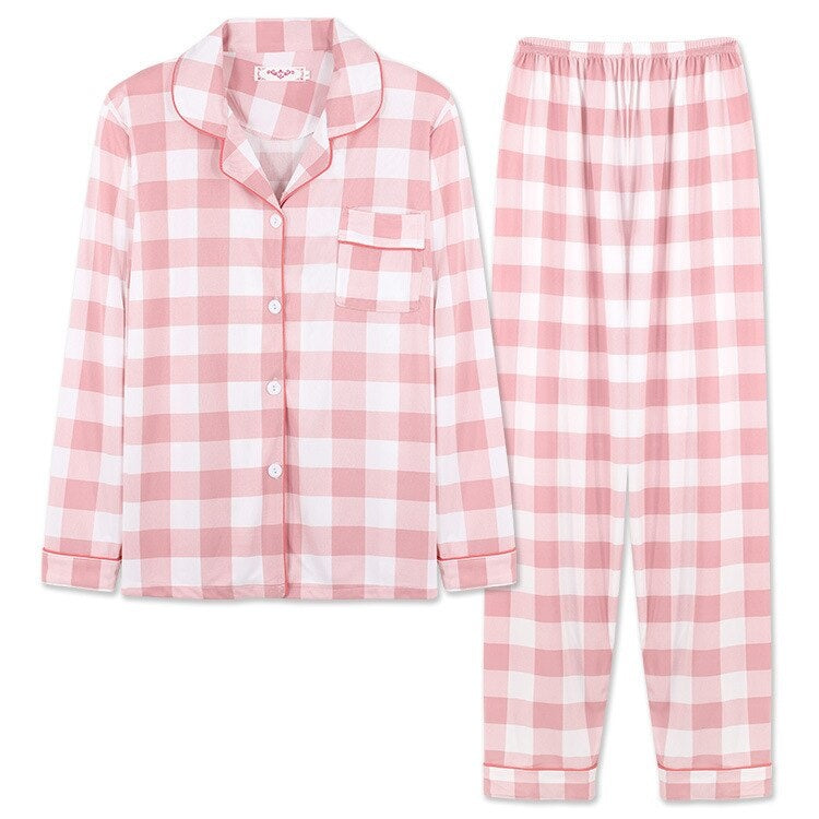 Pyjama met doorknoopshirt en lange broek, uitvoering roze geruit, plat neergelegd