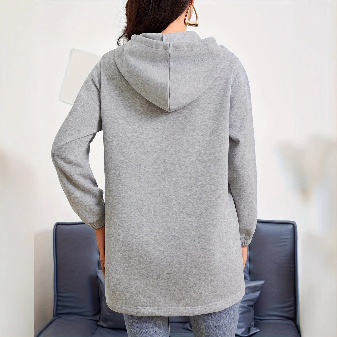 Achteraanzicht van het lange grijze vest met capuchon | Boutique Moda
