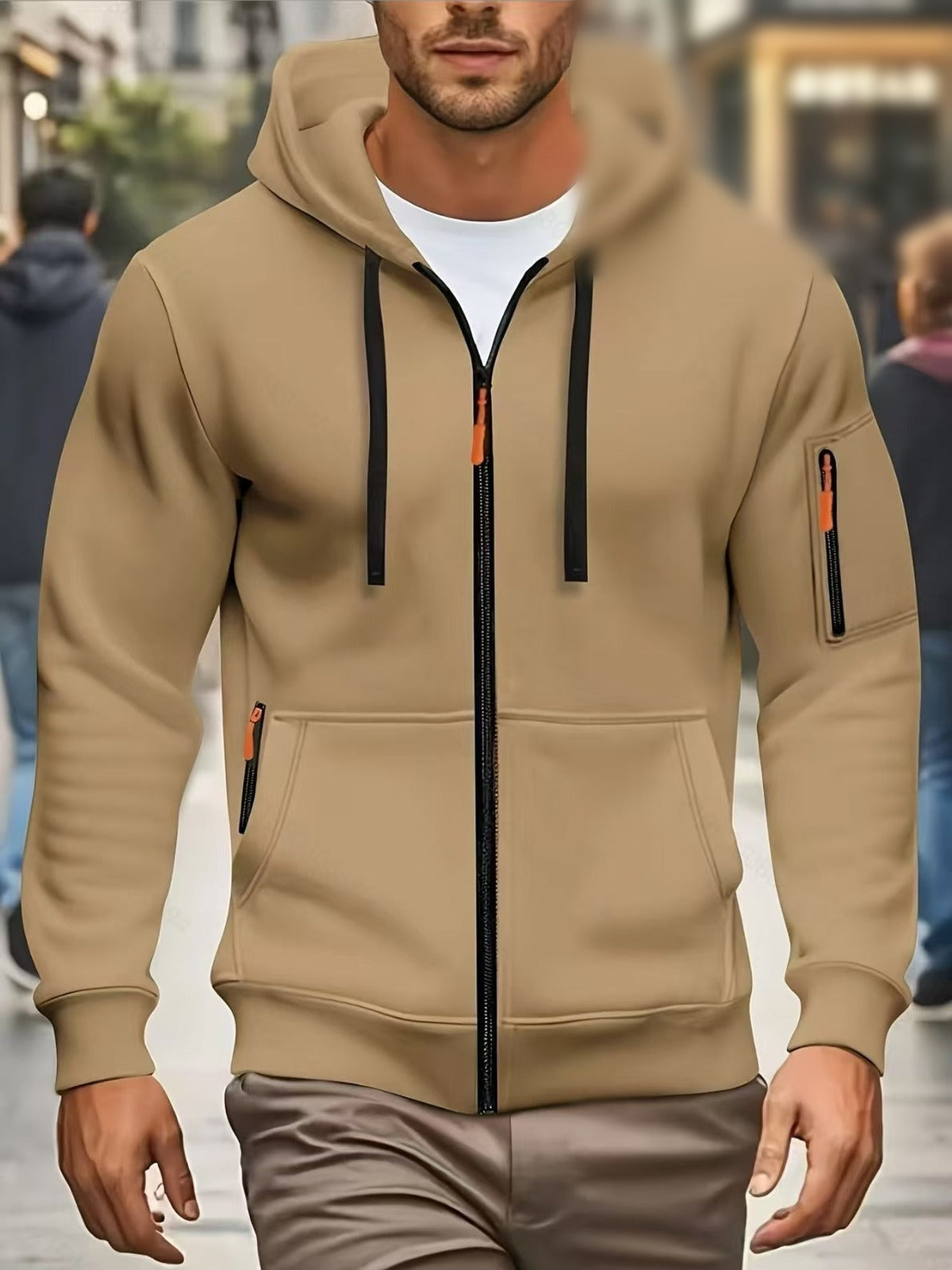 Sweatvest met capuchon en mouwzak voor heren in khaki, gedragen, voorkant