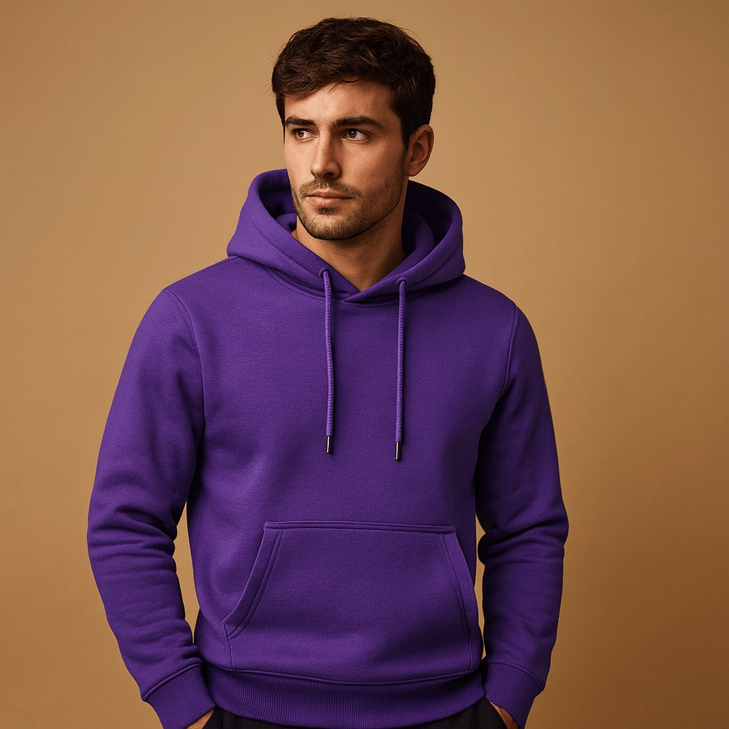 Klassieke hoodie met koord voor heren in paars, gedragen, voorkant