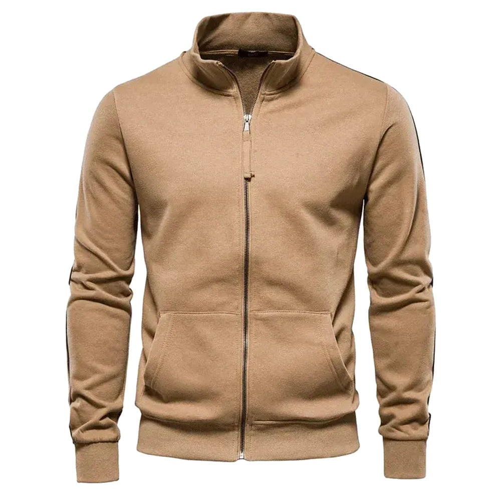 Camelkleurig sweatvest met opstaande kraag en rits op een witte achtergrond | Boutique Moda
