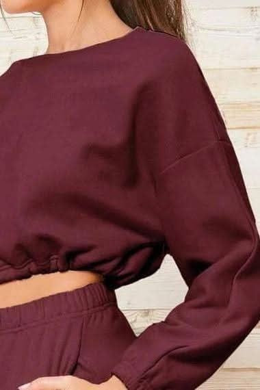 Set met korte sweater en joggingbroek in bordeaux, close-up