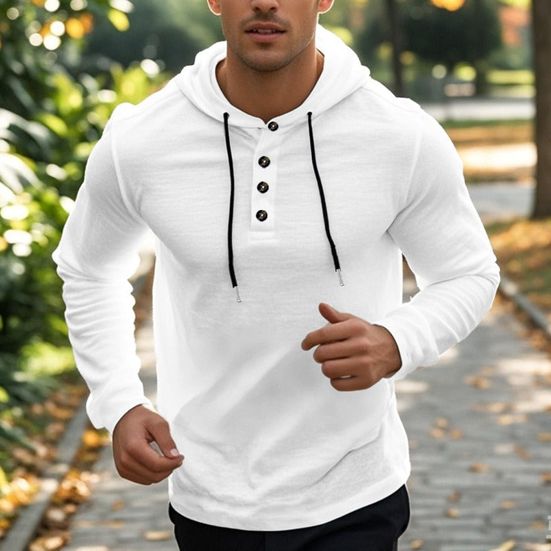 Henley hoodie met knoopsluiting voor heren in wit, gedragen, voorkant