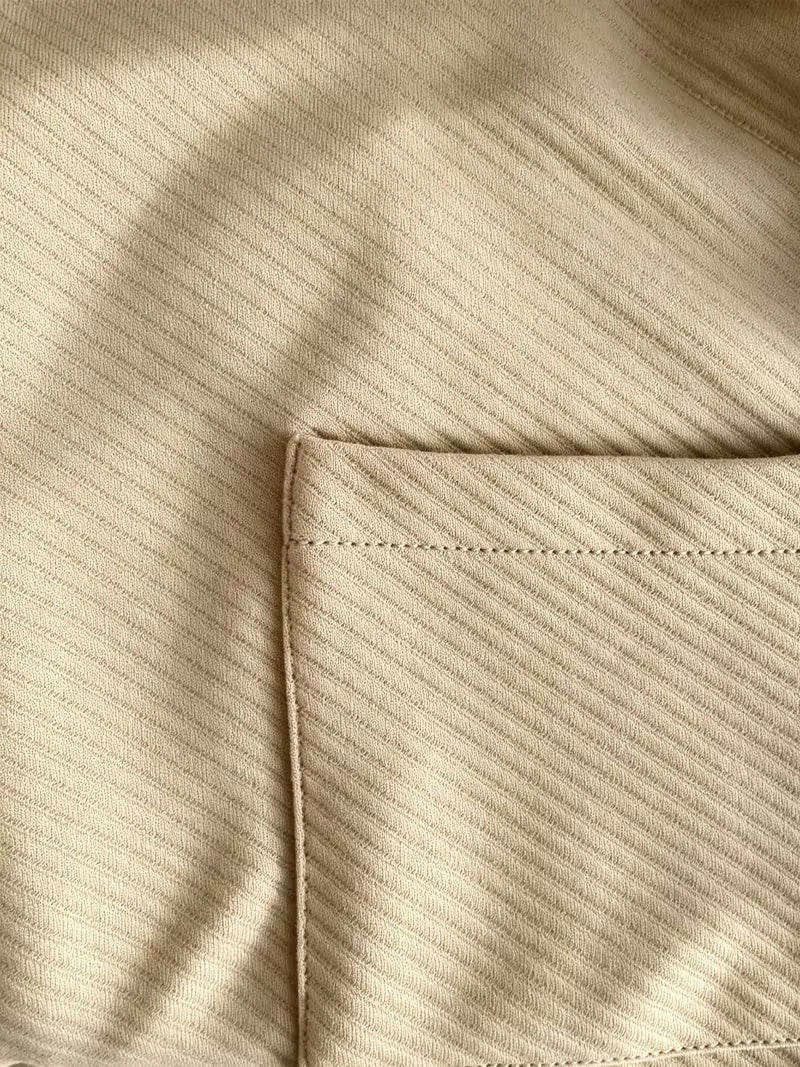 Heren blazer met gebreide structuur in beige, close-up van de zak