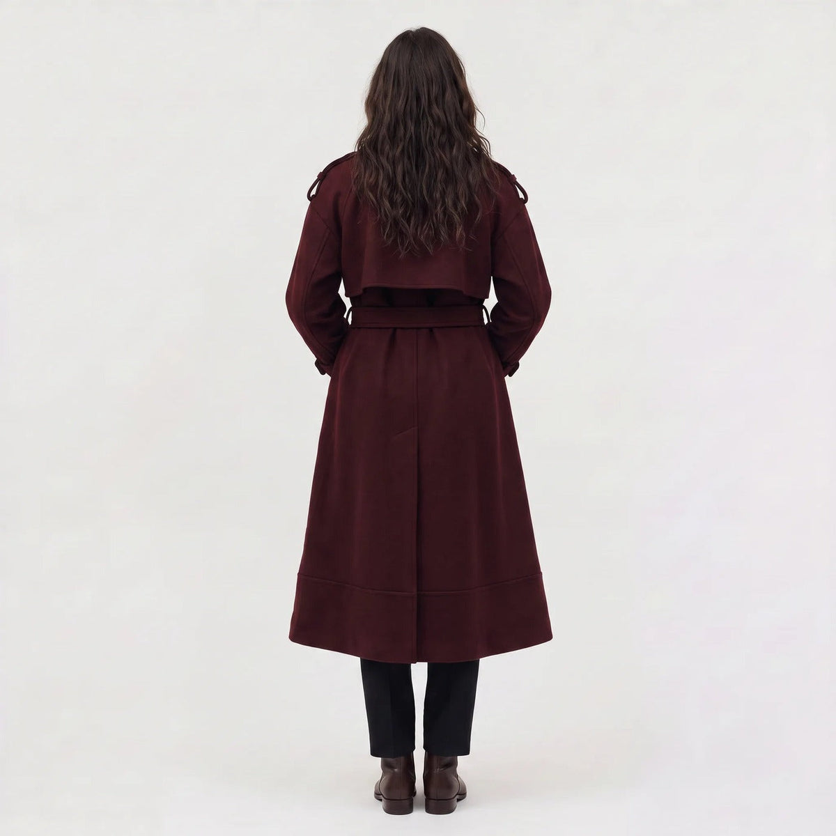 Lange trenchcoat met strikceintuur in bordeaux, achteraanzicht