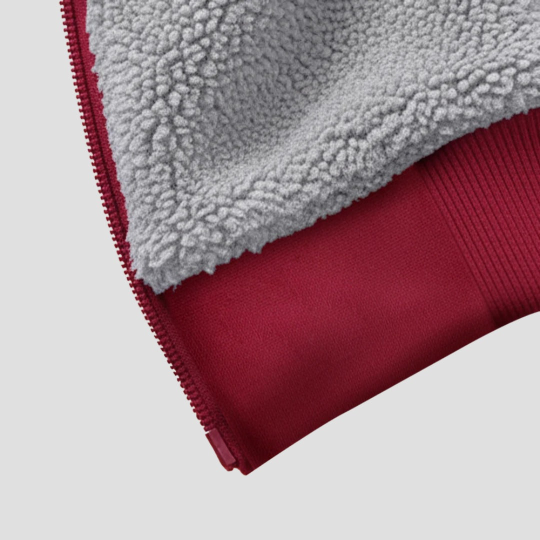 Teddyvest met capuchon voor heren in bordeaux, close-up van de zoom, de rits en de teddyvoering