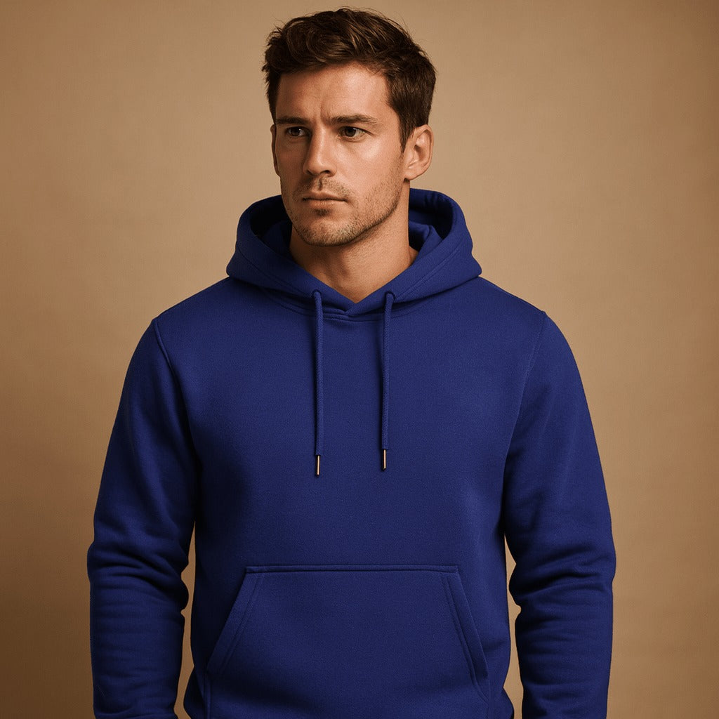 Klassieke hoodie met koord voor heren in marineblauw, gedragen, voorkant