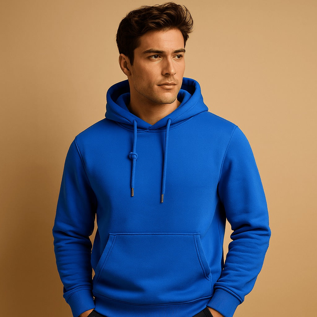 Klassieke hoodie met koord voor heren in blauw, gedragen, voorkant
