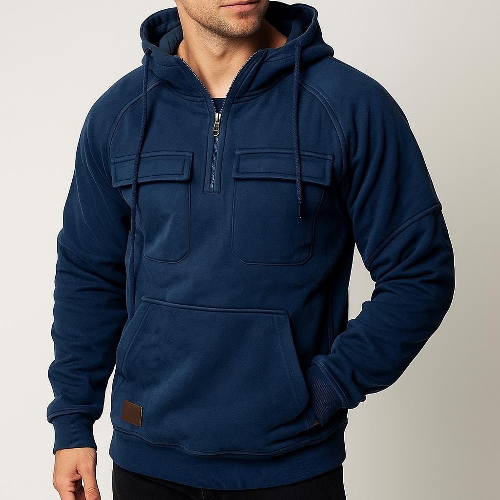 Utility hoodie met borstzakken voor heren in marineblauw, gedragen, voorkant