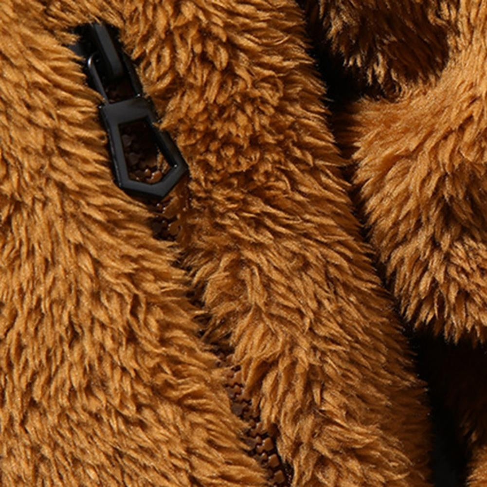 Teddyjas met capuchon voor heren in camel, close-up van de ritstrekker en de pluizige vacht