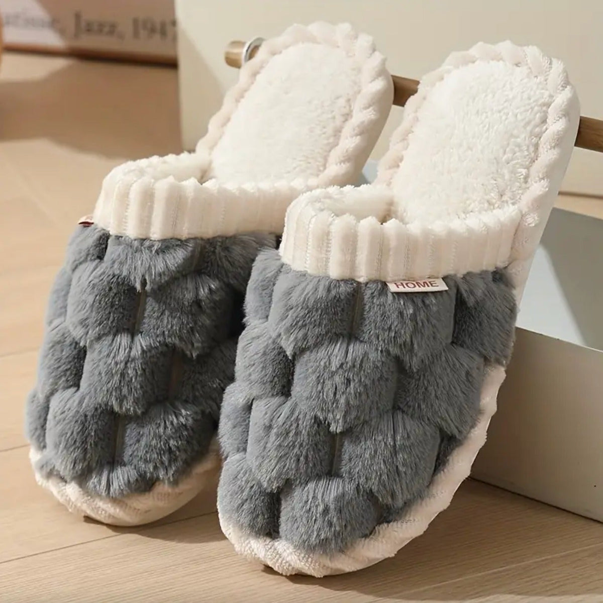 Grijze fluffy pantoffels met teddyvoetbed