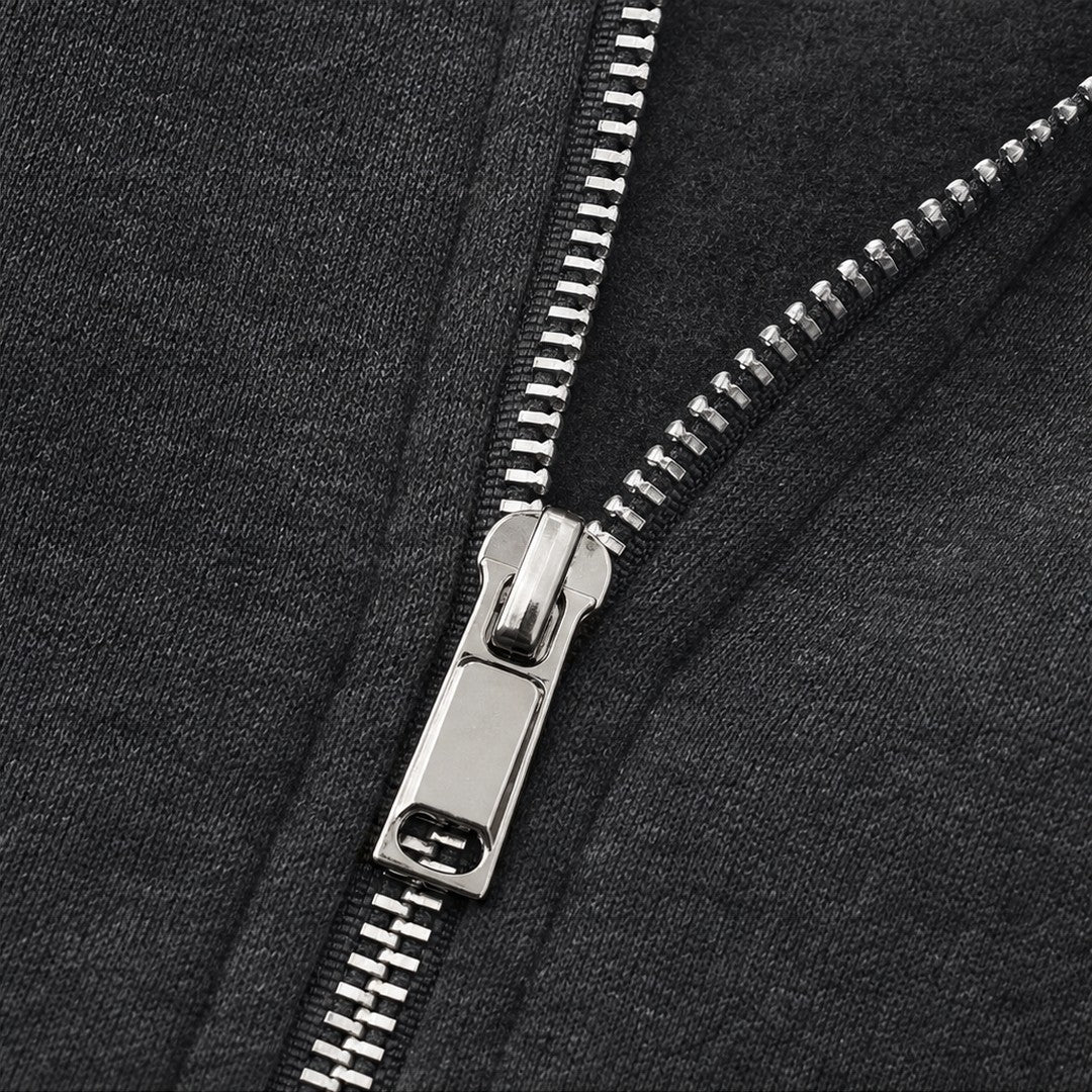 Close-up van de metalen rits van het antraciet vest | Boutique Moda