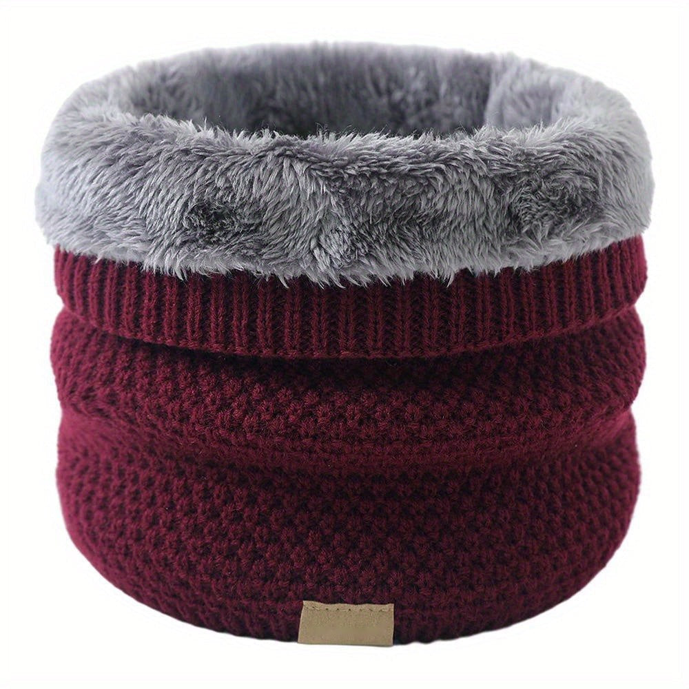 Gevoerde gebreide nekwarmer in bordeaux, productfoto