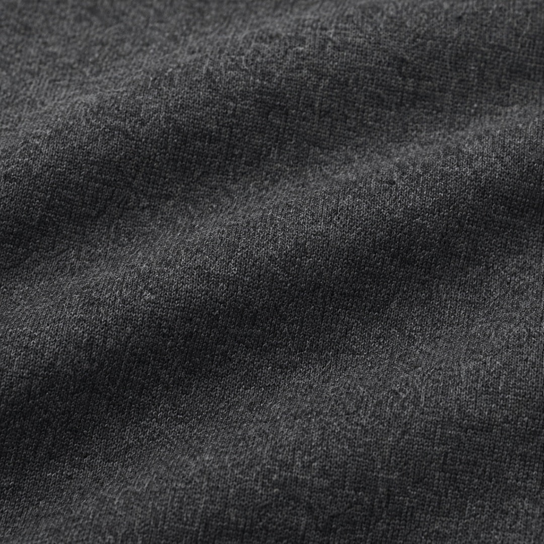 Close-up van de gladde buitenkant van het antraciet vest | Boutique Moda