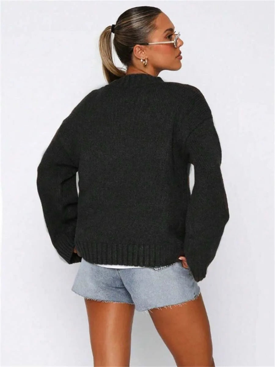 Oversized trui met ronde hals in zwart, studiofoto