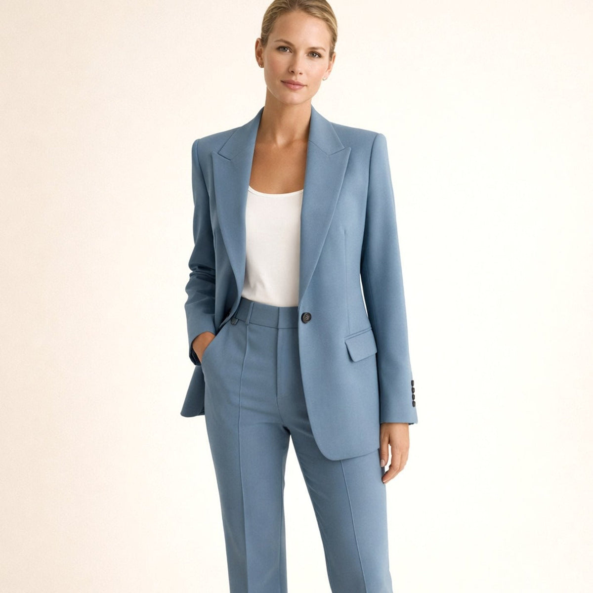 Broekpak met blazer met één knoop en wijde broek in blauw, gedragen, vooraanzicht