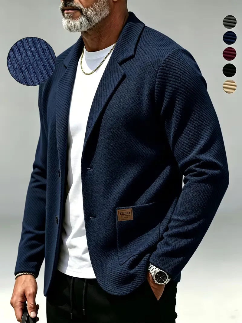 Heren blazer met gebreide structuur in marineblauw, gedragen