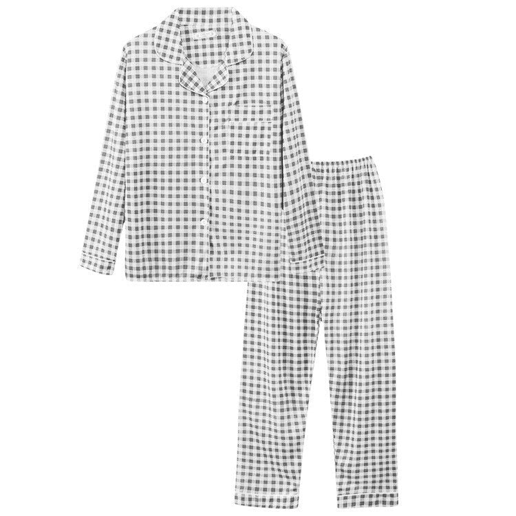 Pyjama met doorknoopshirt en lange broek, uitvoering grijs ruitje, plat neergelegd