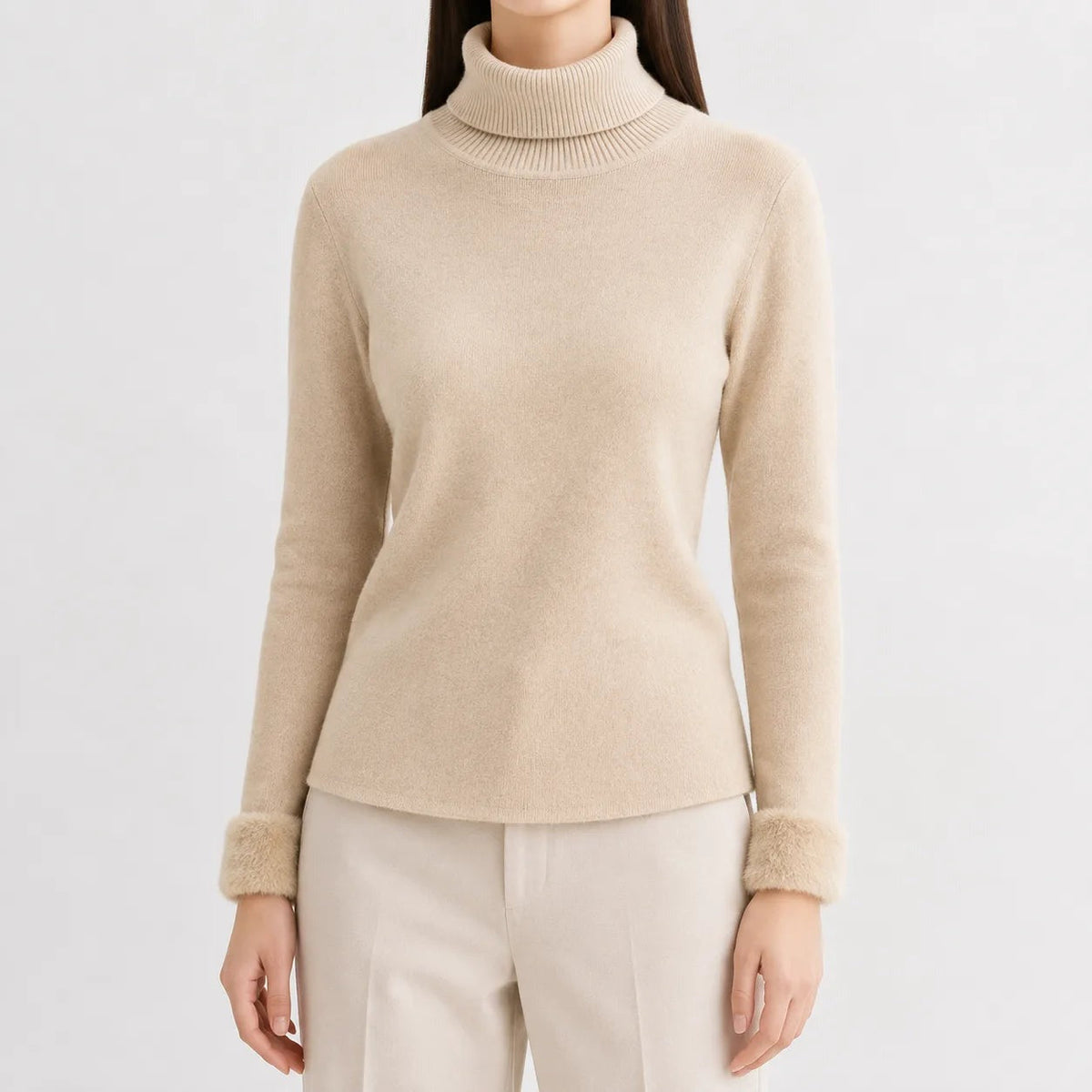 Dik gebreide coltrui in beige, gedragen, vooraanzicht
